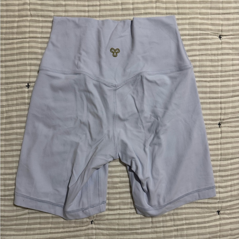 Aritzia Golden Butter Cheeky 7” Biker Shorts - Size 6 - Cruise Blue - Picture 2 of 4